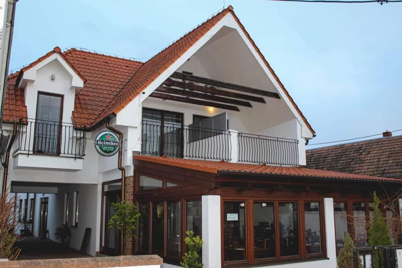 Il Galeone Hotel Stupava Exterior photo